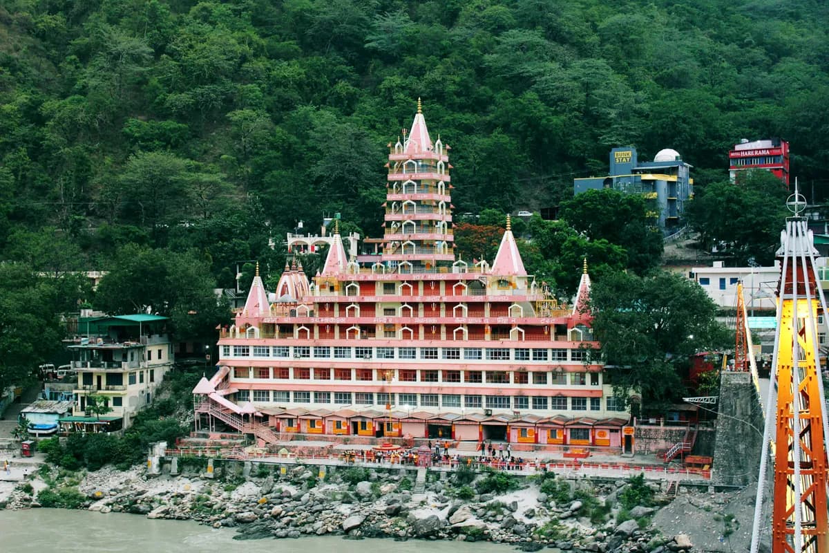 Tera Manzil Temple, Lakshman Jhula